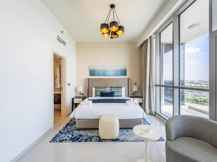 Exquisite With Breathtaking Cityscape View Apartment