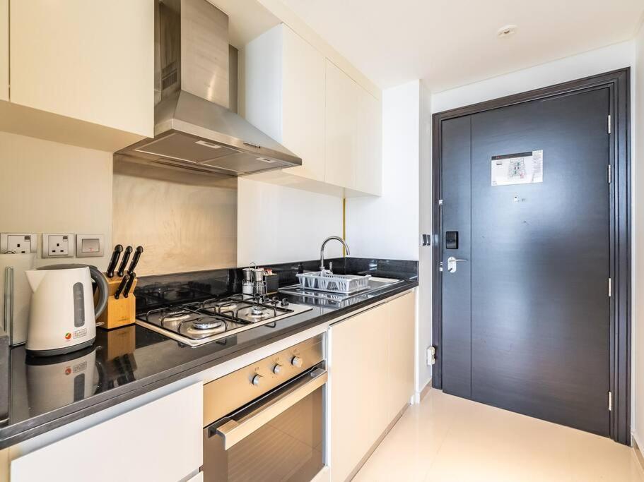 Exquisite With Breathtaking Cityscape View Apartment