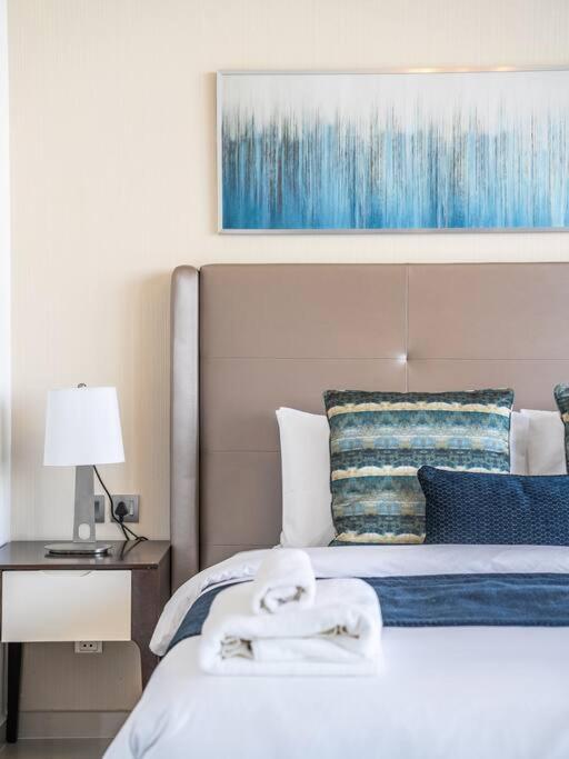 Exquisite With Breathtaking Cityscape View Apartment *