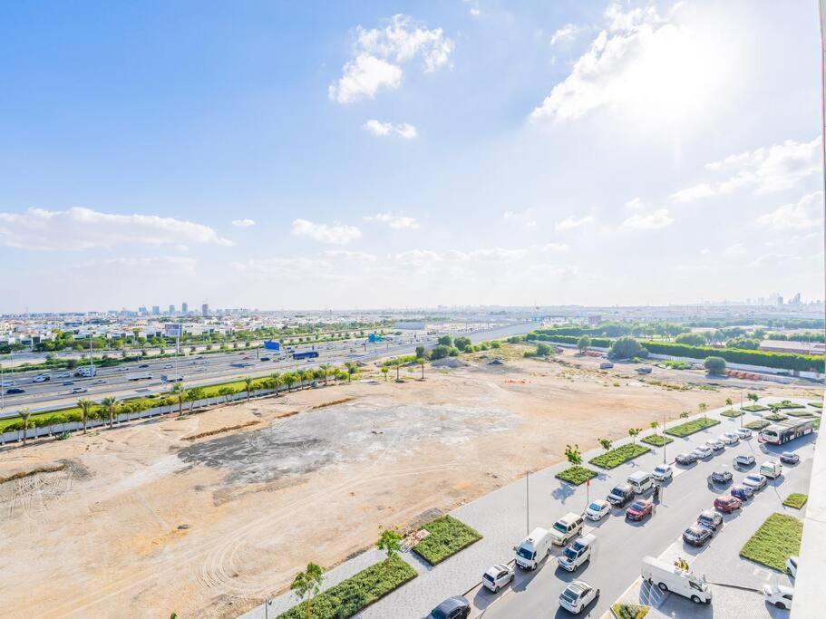 Exquisite With Breathtaking Cityscape View *