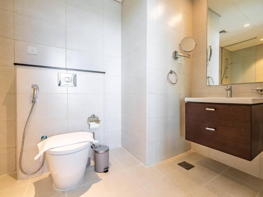 Exquisite With Breathtaking Cityscape View Dubai